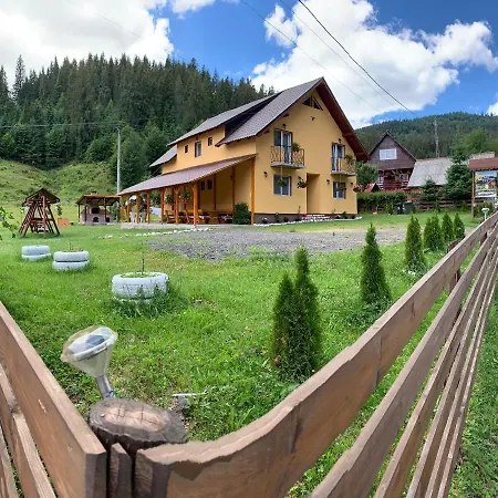 Casa Natalia Raisa 게스트하우스 3*